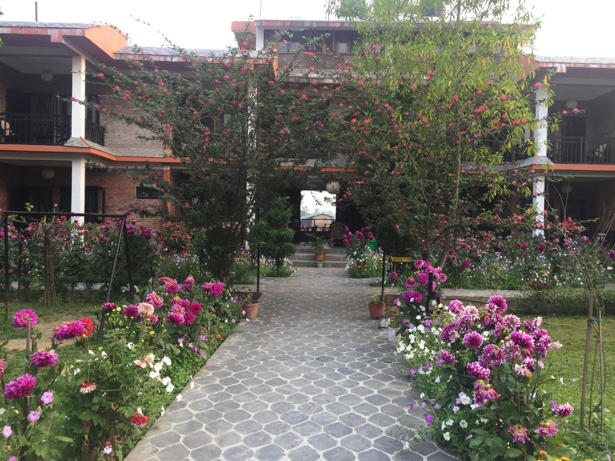 Chautari Garden Resort Саураха Экстерьер фото